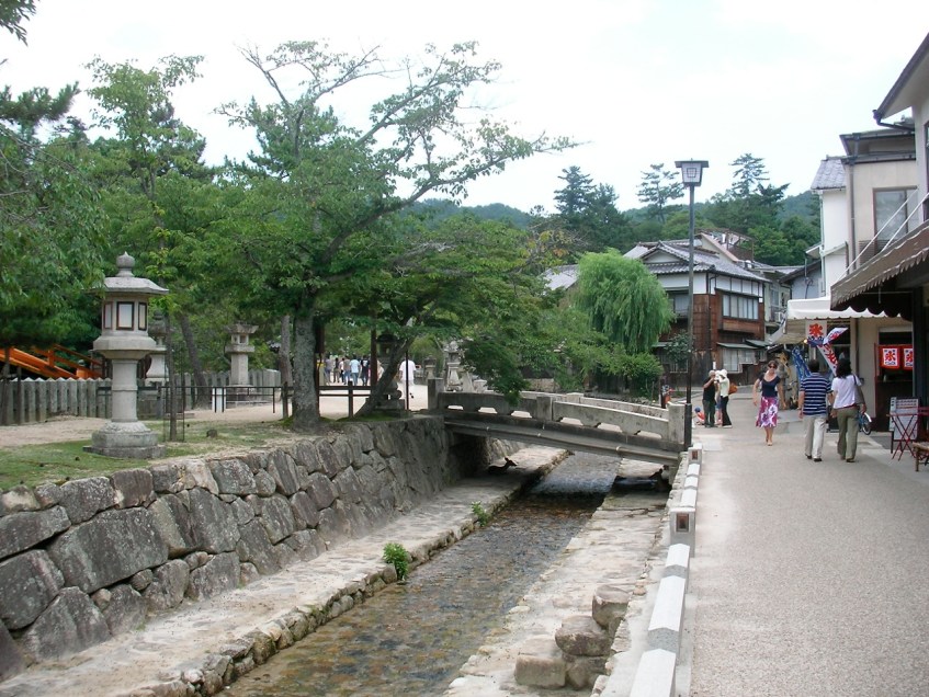 Miyajima Shopping Street