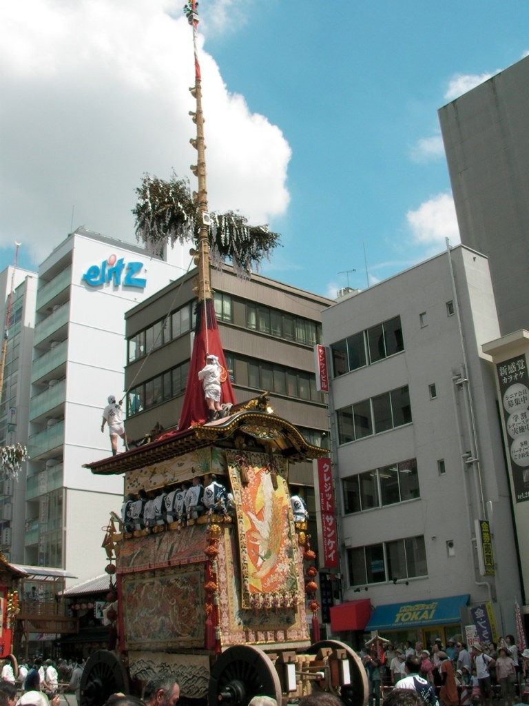 Note the band and the guys on the roof