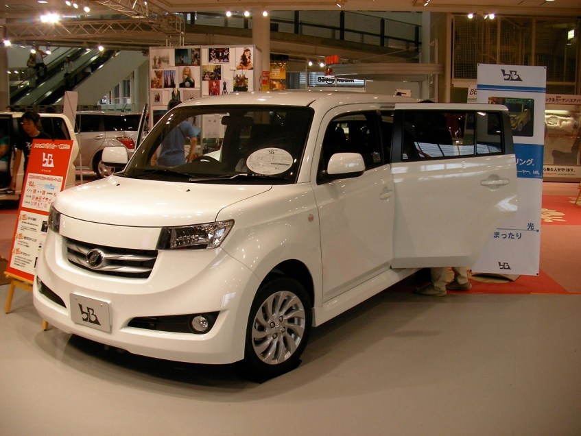 Odaiba - Toyota "Mega Web", New bB